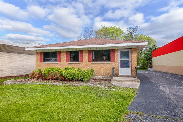 1502 State Rte 38, Wheaton, IL 60187